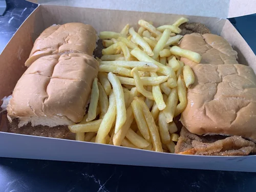 Milanesa en 2 panes con fritas