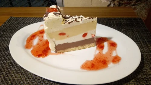 Torta helada García a base de bizcochuelo