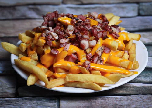 Papas fritas + cheddar + bacon