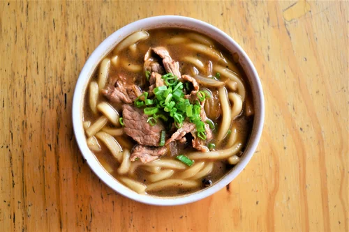 Sopa Udon de Res