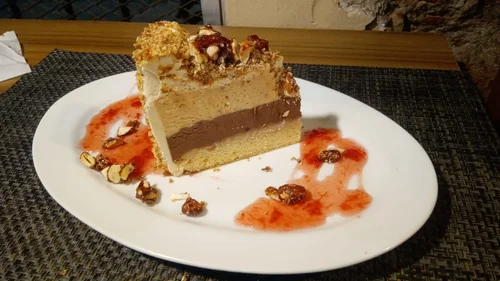 Torta de almendras helada