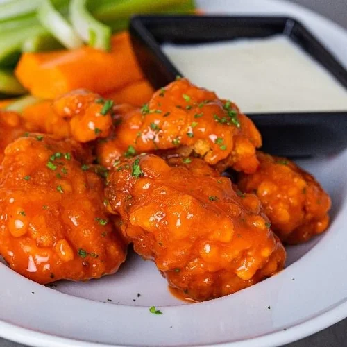 Boneless con Salsa Búfalo