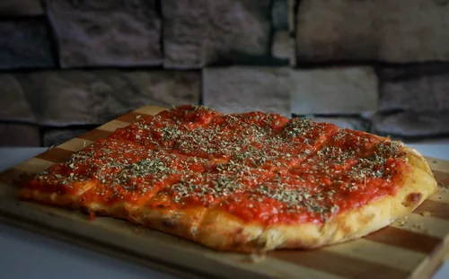 Porción de pizza común