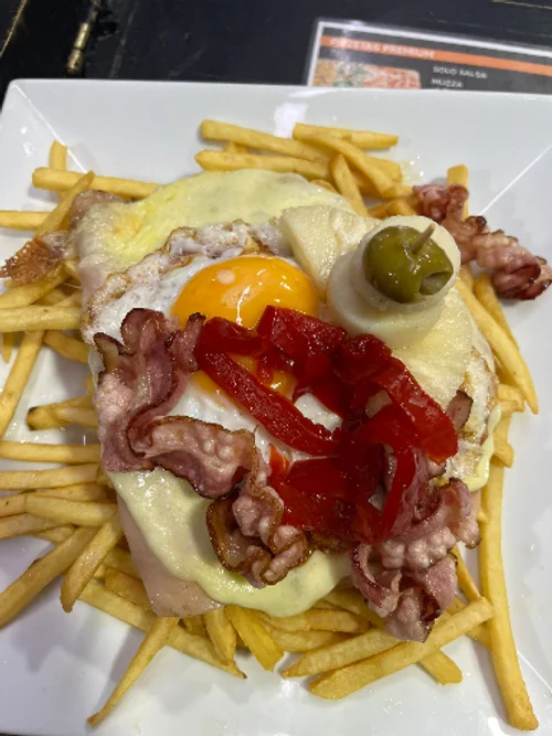Chivito al plato con fritas para uno
