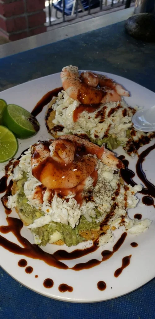 Tostada de jaiva y camarón