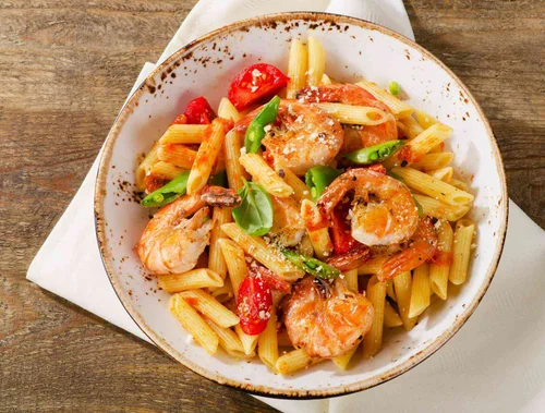 PENNE EN SALSA POMODORO CON CAMARONES Y ATÚN - La Madalena San Pedro Garza Garcia